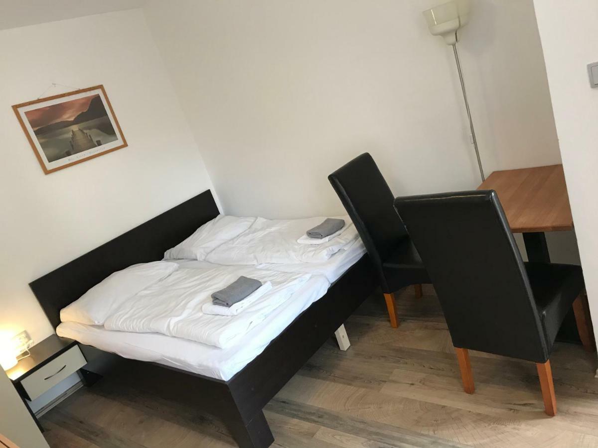 Penzion Nova Hospoda Prag Exteriör bild